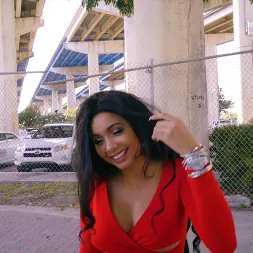 Aaliyah Hadid en 'Bangbros' El paseo de la vergüenza (Miniatura 99)