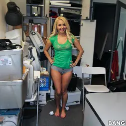 Aaliyah Love en 'Bangbros' Follando en la trastienda con Aaliyah Love (Miniatura 18)