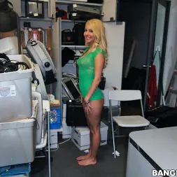 Aaliyah Love en 'Bangbros' Follando en la trastienda con Aaliyah Love (Miniatura 24)