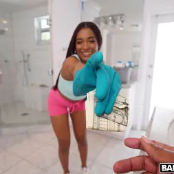 Addis Fouche en 'Bangbros' Sirvienta caliente se deja follar (Miniatura 128)