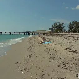 Aidra Fox en 'Bangbros' Gets Fucked at a Junkyard (Miniatura 1)