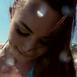 Aidra Fox en 'Bangbros' Gets Fucked at a Junkyard (Miniatura 160)