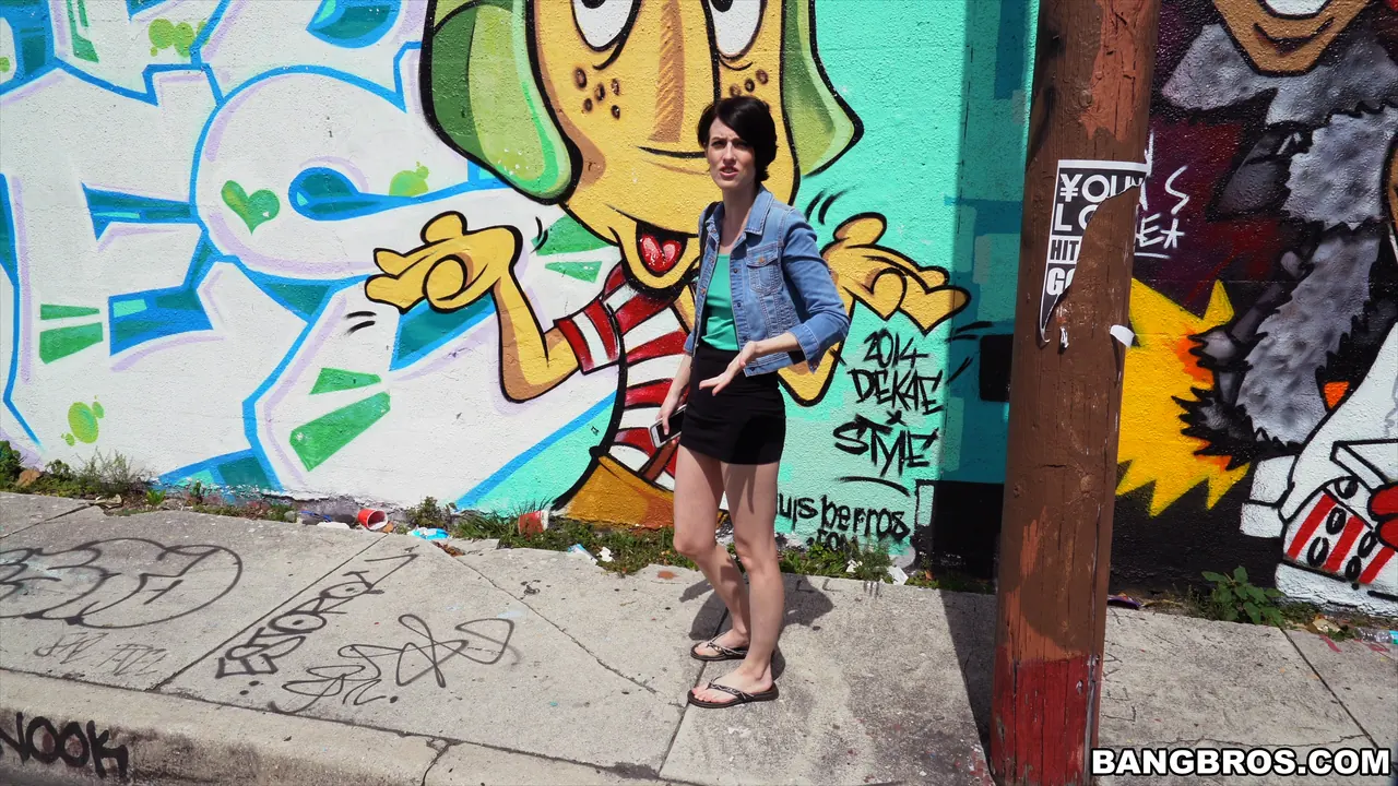 Bangbros 'Shy tourist does anal for cash' starring Alex Harper (Photo 31)