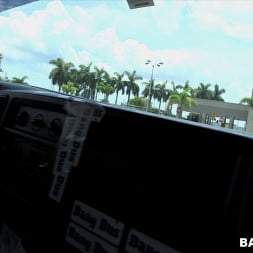 Alexis Blaze en 'Bangbros' En el autobús con una nueva belleza (Miniatura 66)