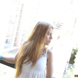 Alice in 'Bangbros' through the sucking glass (Thumbnail 1)