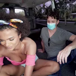 Alina Ali en 'Bangbros' Una ébano caliente se sube al autobús (Miniatura 105)