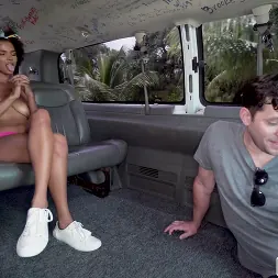 Alina Ali en 'Bangbros' Una ébano caliente se sube al autobús (Miniatura 189)