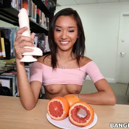 Alina Li en Consejos de mamada con una asiática sexy (foto 65) Alina Li en 'Bangbros' Consejos de mamada con una asiática sexy (Miniatura 65)