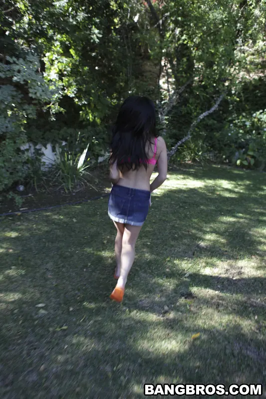 Bangbros 'Shopping Mall Nut' starring Allie Jordan (Photo 280)