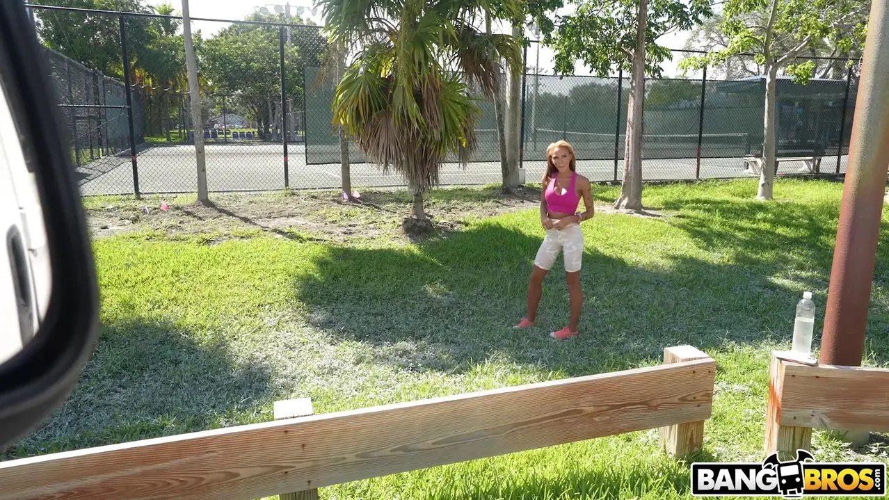 Bangbros 'Bonita, en forma y flexible' protagonizando Alyson Mystery (foto 74)