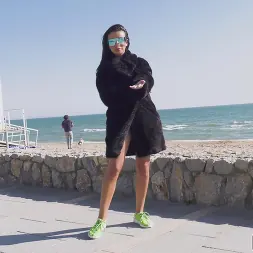 Alyssia Kent en Explosión pública del callejón (foto 1) Alyssia Kent en 'Bangbros' Explosión pública del callejón (Miniatura 1)