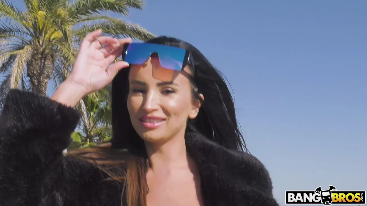 Alyssia Kent en 'Explosión pública del callejón' from 'Bangbros' (foto 44) Bangbros 'Explosión pública del callejón' protagonizando Alyssia Kent (foto 44)