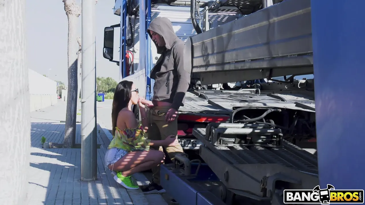 Alyssia Kent en 'Explosión pública del callejón' from 'Bangbros' (foto 88) Bangbros 'Explosión pública del callejón' protagonizando Alyssia Kent (foto 88)