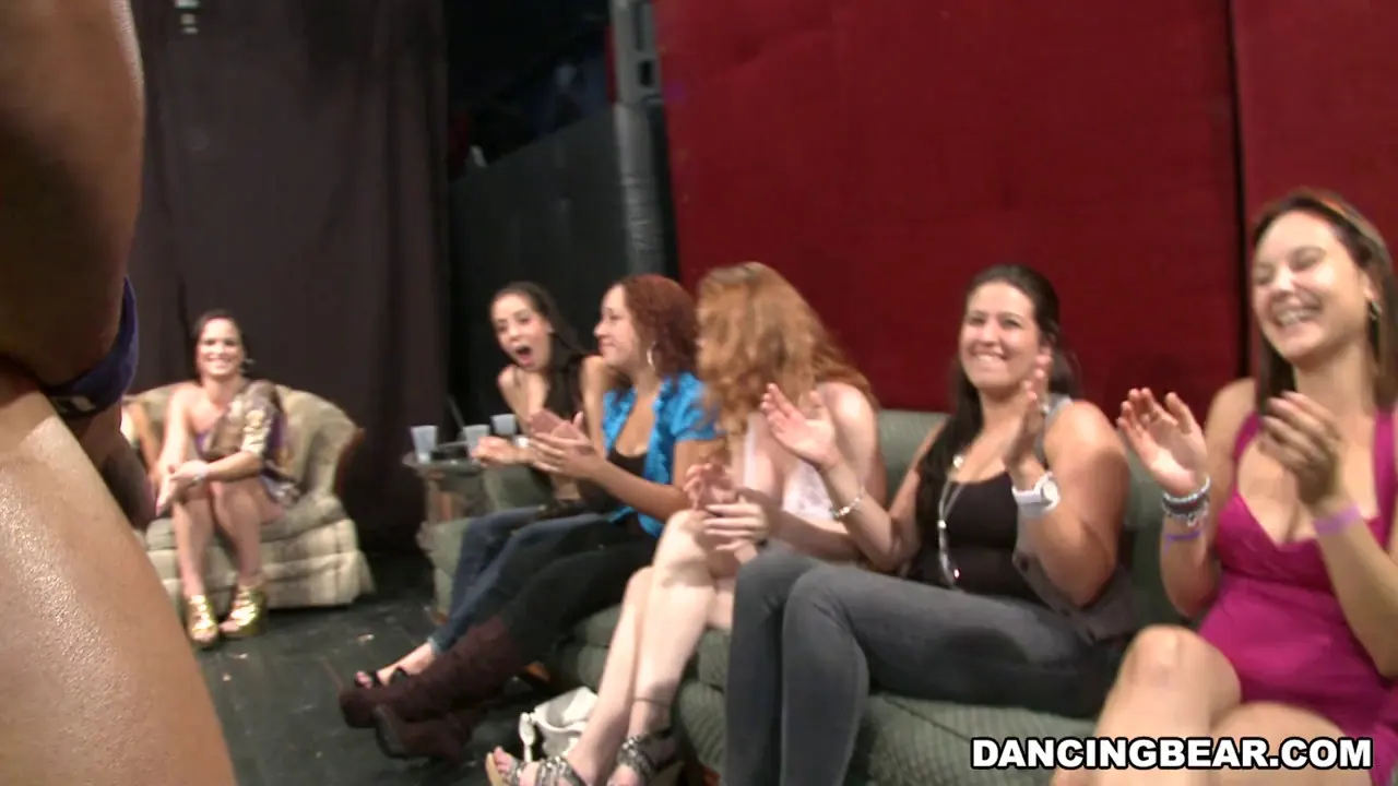 Bangbros 'Girls go crazy for the Dancing Bear' starring Amateurs (Photo 924)