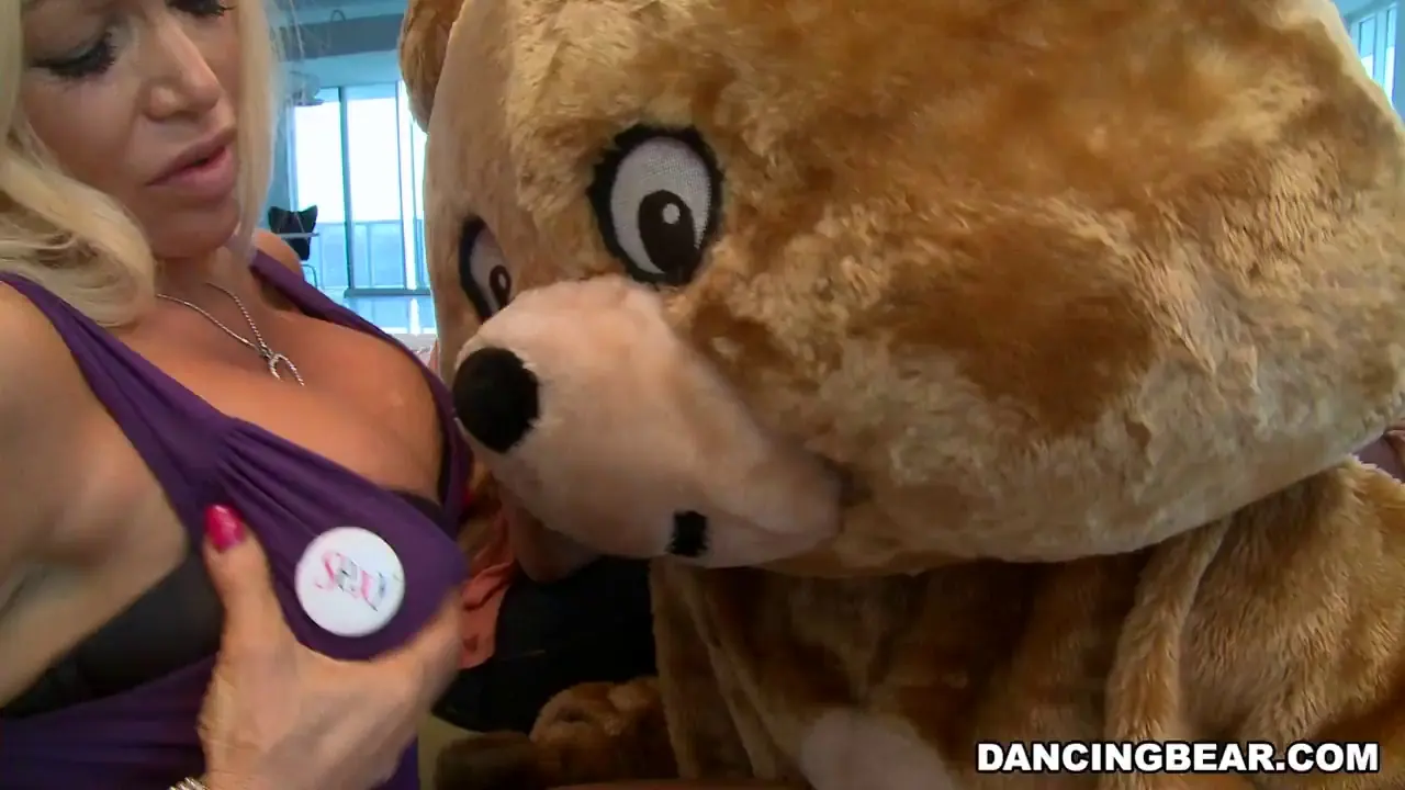 Bangbros 'Round And Round They Go!' starring Amateurs (Photo 480)