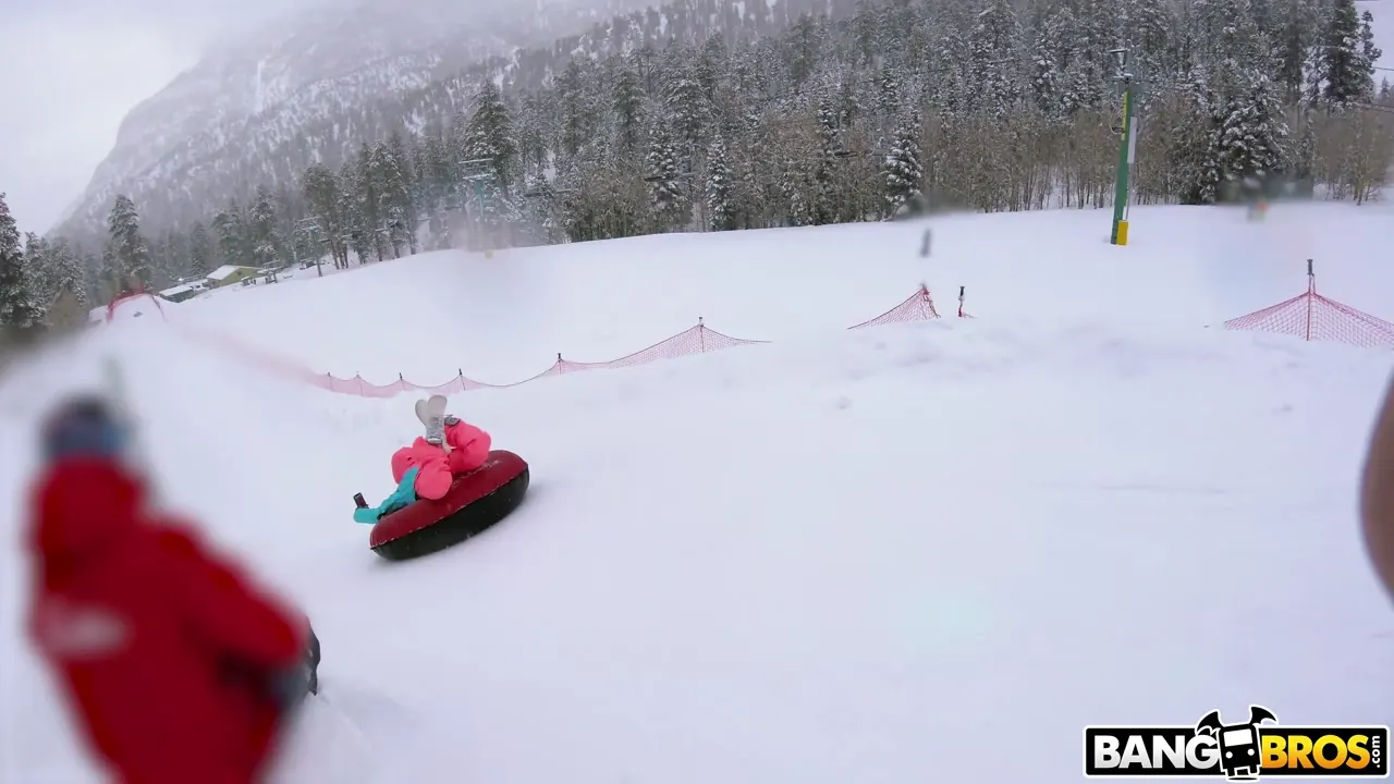 Amia Miley en 'Las vacaciones de invierno de Amia Miley' from 'Bangbros' (foto 336) Bangbros 'Las vacaciones de invierno de Amia Miley' protagonizando Amia Miley (foto 336)