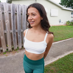 Amira Mae in 'Bangbros' Intrigued by a Dickpick (Thumbnail 128)