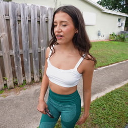 Amira Mae in 'Bangbros' Intrigued by a Dickpick (Thumbnail 192)