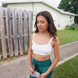 Amira Mae in 'Bangbros' Intrigued by a Dickpick (Thumbnail 256)