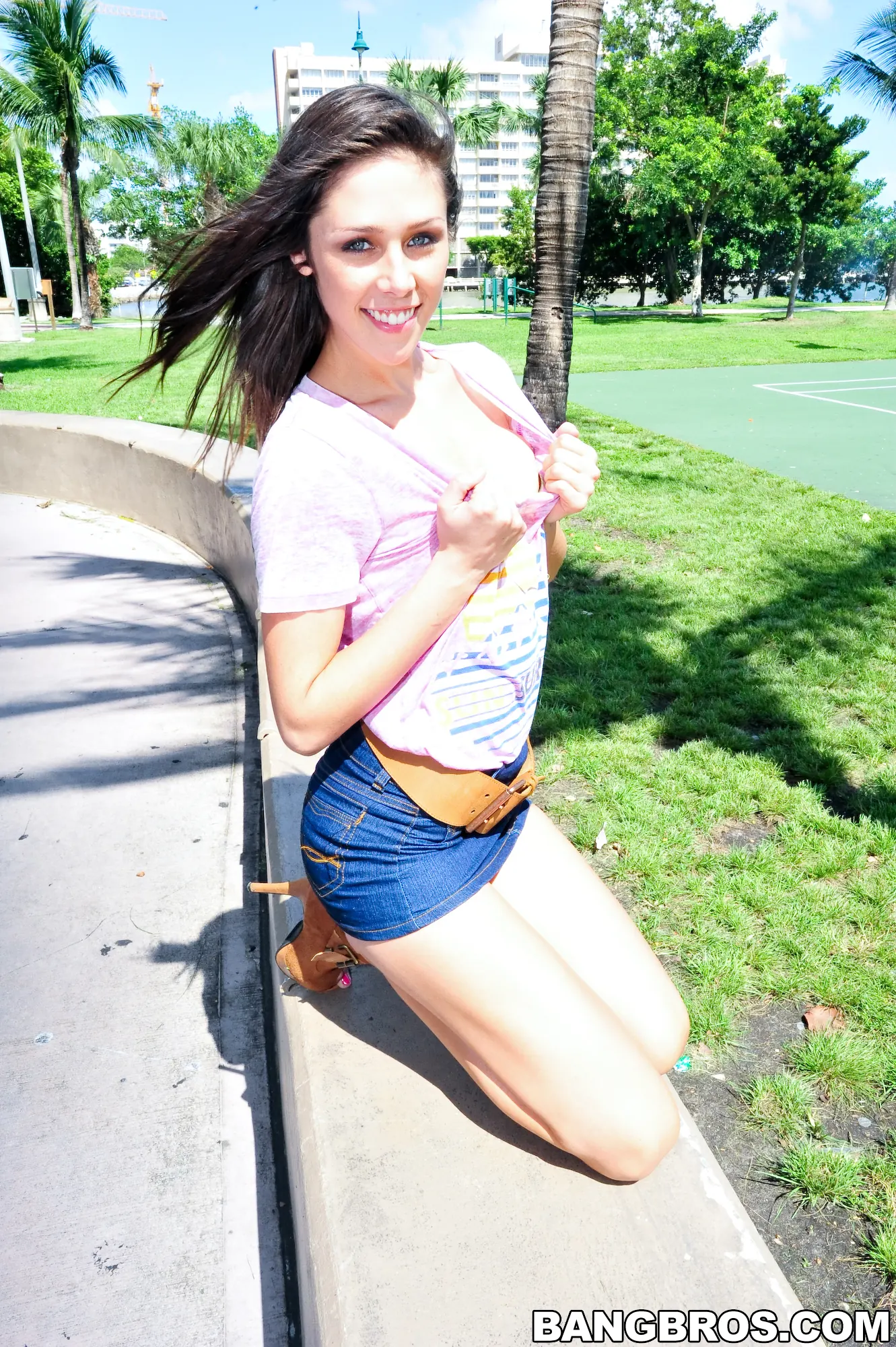 Bangbros 'Anastasia vuelve por la polla' protagonizando Anastasia Morna (foto 33)