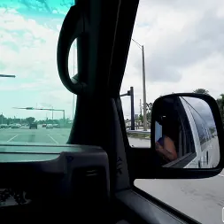 Angel Aurora en Cita de San Valentín en el autobús (foto 1) Angel Aurora en 'Bangbros' Cita de San Valentín en el autobús (Miniatura 1)