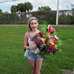 Angel Aurora en Cita de San Valentín en el autobús (foto 552) Angel Aurora en 'Bangbros' Cita de San Valentín en el autobús (Miniatura 552)