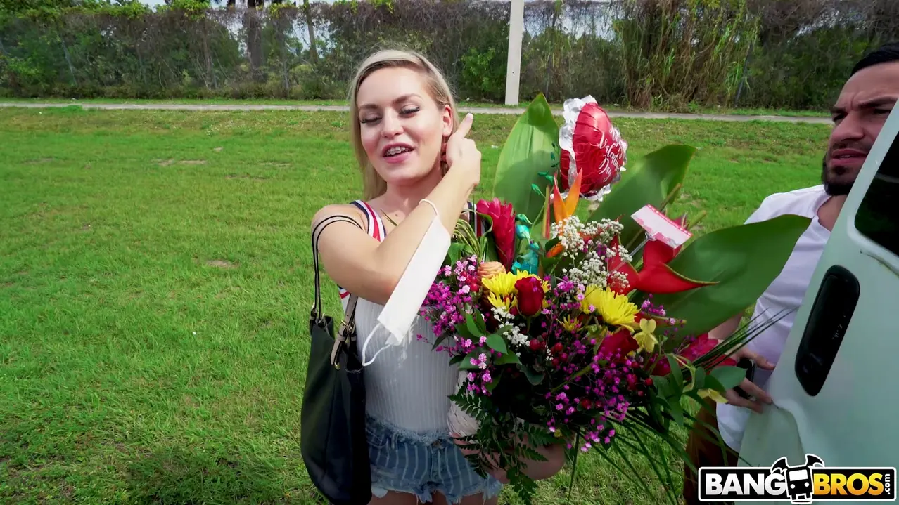 Angel Aurora en 'Cita de San Valentín en el autobús' from 'Bangbros' (foto 621) Bangbros 'Cita de San Valentín en el autobús' protagonizando Angel Aurora (foto 621)