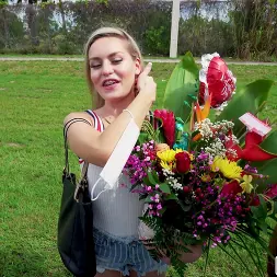 Angel Aurora en Cita de San Valentín en el autobús (foto 621) Angel Aurora en 'Bangbros' Cita de San Valentín en el autobús (Miniatura 621)