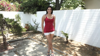 Angela Attison in 'Small guy, Tall order. Tall guy, Tiny situation'