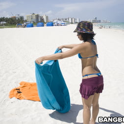 Anna en En la playa con el culo sexy de Anna (foto 216) Anna en 'Bangbros' En la playa con el culo sexy de Anna (Miniatura 216)