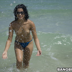 Anna en En la playa con el culo sexy de Anna (foto 384) Anna en 'Bangbros' En la playa con el culo sexy de Anna (Miniatura 384)