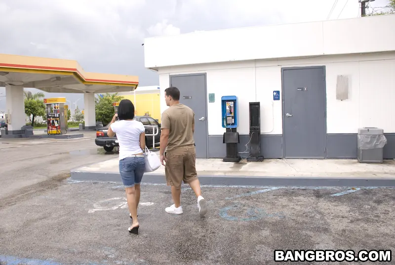 Bangbros 'Gas Station Sucking!' starring Anna (Photo 16)