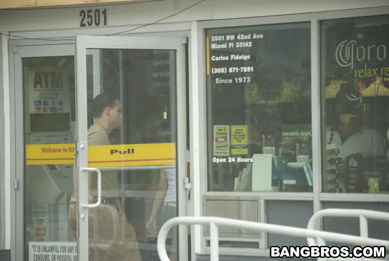 Bangbros 'Gas Station Sucking!' starring Anna (Photo 32)