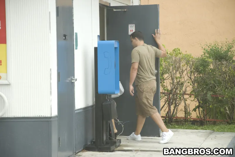 Bangbros 'Gas Station Sucking!' starring Anna (Photo 40)