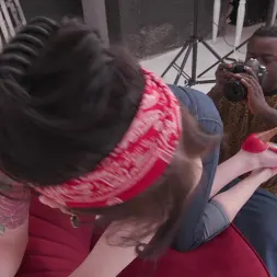 Anna de Ville en Tomar fotos, tomar pene (foto 100) Anna de Ville en 'Bangbros' Tomar fotos, tomar pene (Miniatura 100)