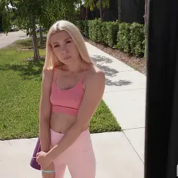 Anna Kovachenko en 'Bangbros' Estudiante de yoga caliente follada en el autobús (Miniatura 75)