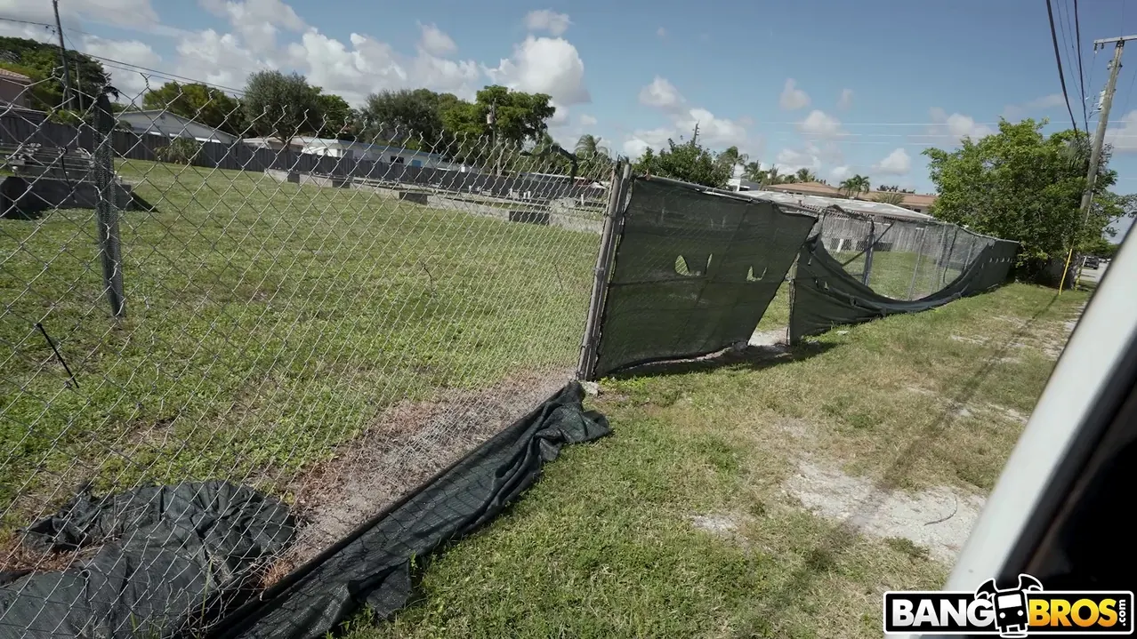 Bangbros 'Estudiante de yoga caliente follada en el autobús' protagonizando Anna Kovachenko (foto 675)