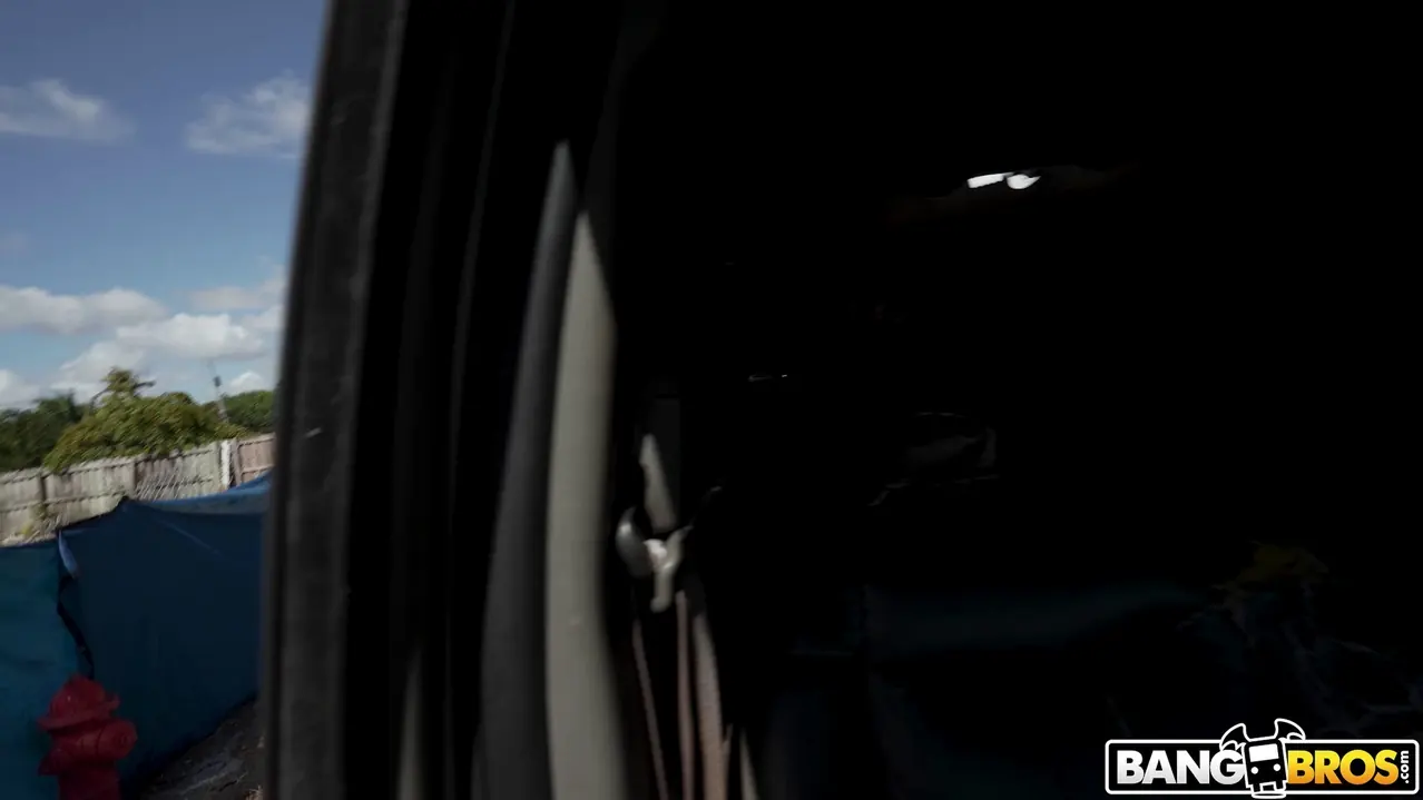 Bangbros 'Estudiante de yoga caliente follada en el autobús' protagonizando Anna Kovachenko (foto 750)