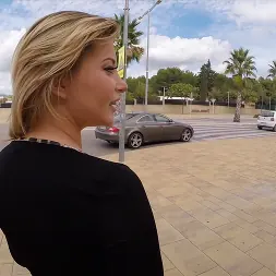 Anna Polina en 'Bangbros' Una nena rusa recibe una follada anal en público (Miniatura 330)