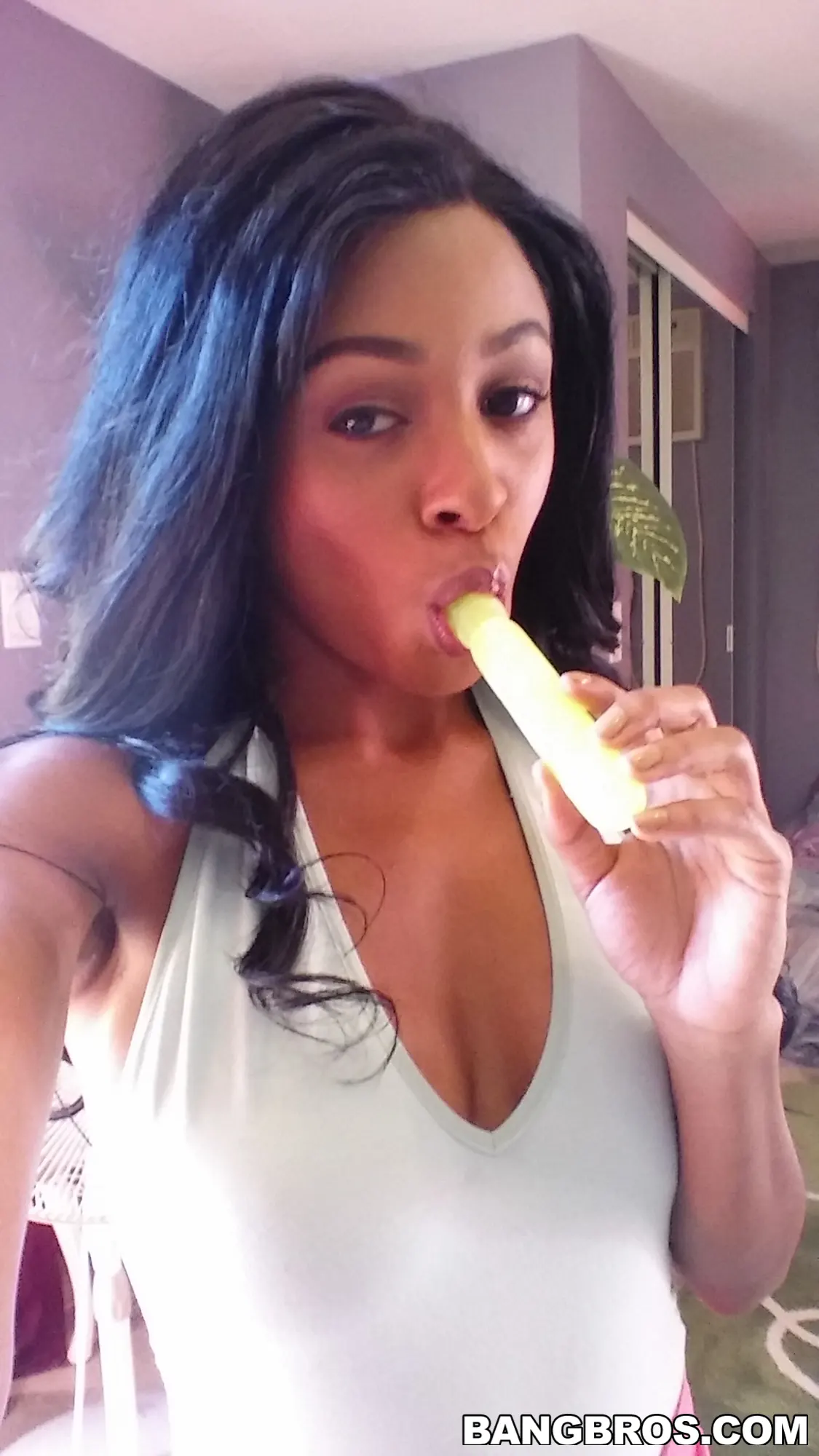 Bangbros 'Belleza de piel color moca follando en un entorno interracial' protagonizando Anya Ivy (foto 105)