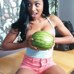 Anya Ivy en 'Bangbros' Belleza de piel color moca follando en un entorno interracial (Miniatura 144)