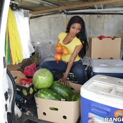 Anya Ivy en Pequeña latina caliente con grandes tetas (foto 26) Anya Ivy en 'Bangbros' Pequeña latina caliente con grandes tetas (Miniatura 26)