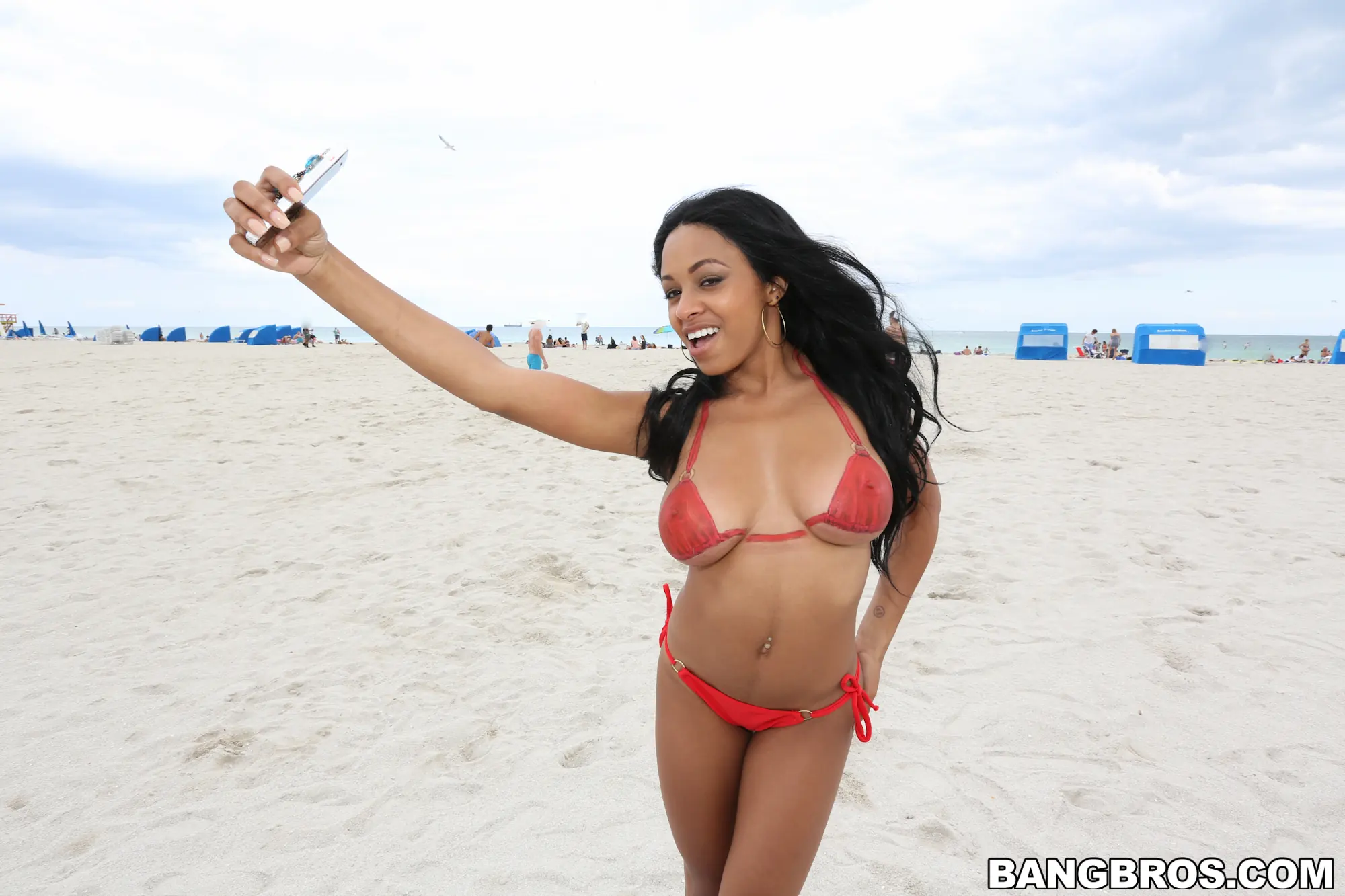 Anya Ivy en '¡Ébano sexy de grandes tetas naturales follada en el balcón!' from 'Bangbros' (foto 1) Bangbros '¡Ébano sexy de grandes tetas naturales follada en el balcón!' protagonizando Anya Ivy (foto 1)