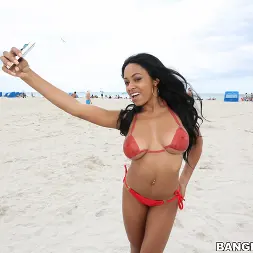 Anya Ivy en 'Bangbros' ¡Ébano sexy de grandes tetas naturales follada en el balcón! (Miniatura 1)