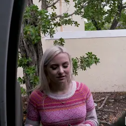 Aria Banks en 'Bangbros' La joven Aria Banks se deja taladrar (Miniatura 63)