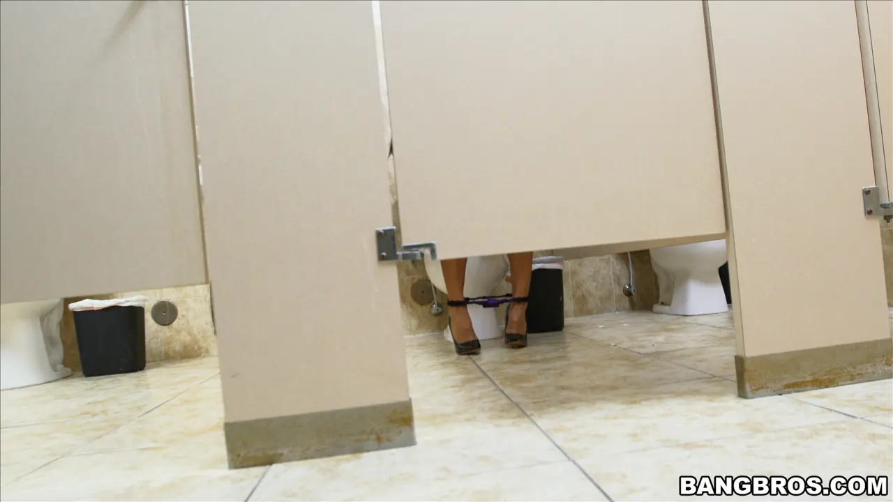 Arianna Knight en 'Cómo acosar sexualmente a tu secretaria de forma adecuada' from 'Bangbros' (foto 126) Bangbros 'Cómo acosar sexualmente a tu secretaria de forma adecuada' protagonizando Arianna Knight (foto 126)