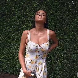 Armani Black en 'Bangbros' Esposa swinger folla por dinero (Miniatura 825)