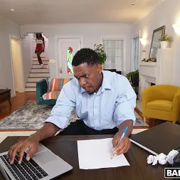 Ashley Aleigh en Cómo llamar su atención (foto 10) Ashley Aleigh en 'Bangbros' Cómo llamar su atención (Miniatura 10)