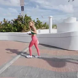 Ashley Alexander en Sentado en el regazo de Santa (foto 375) Ashley Alexander en 'Bangbros' Sentado en el regazo de Santa (Miniatura 375)