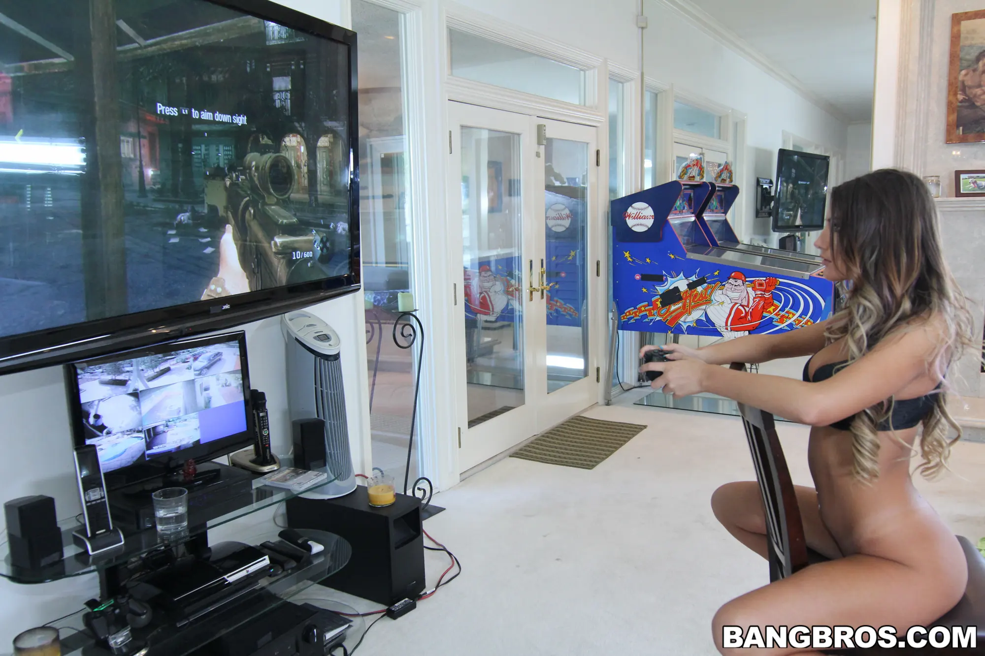 Bangbros '¡Morena caliente recibe una follada monstruosa!' protagonizando August Ames (foto 256)